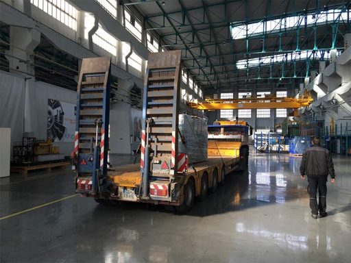 Schwertransport-von-hinten